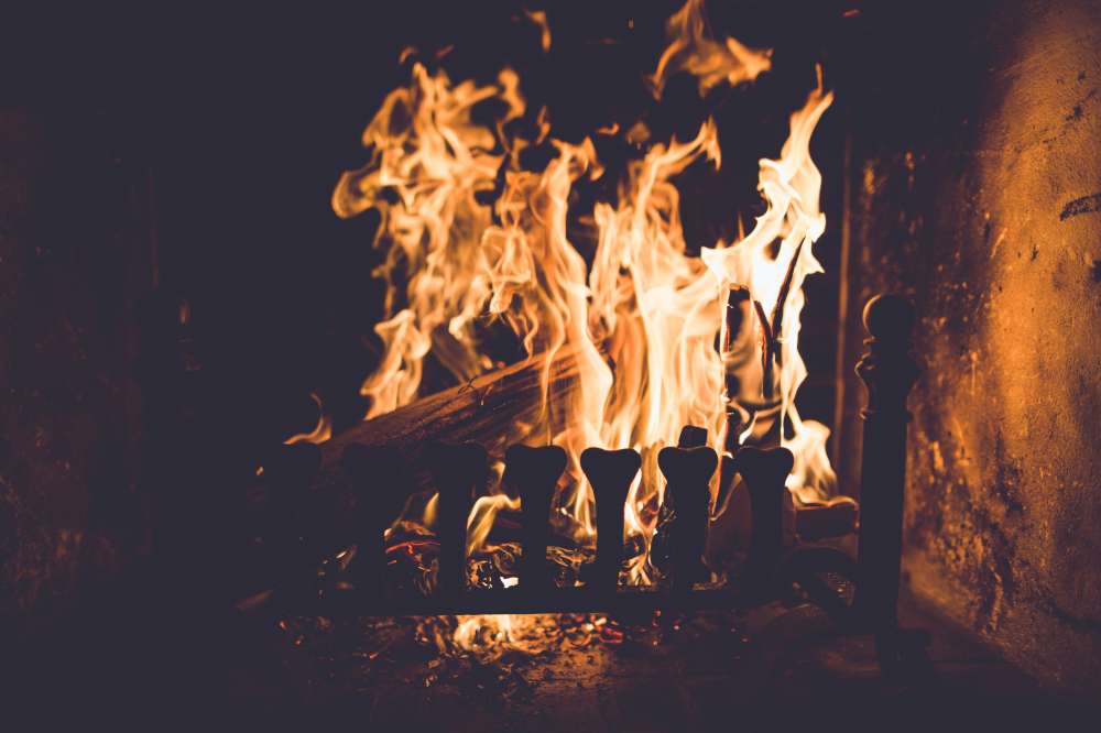 A firewood not seasoned can explain why your fireplace produce more smoke than heat.