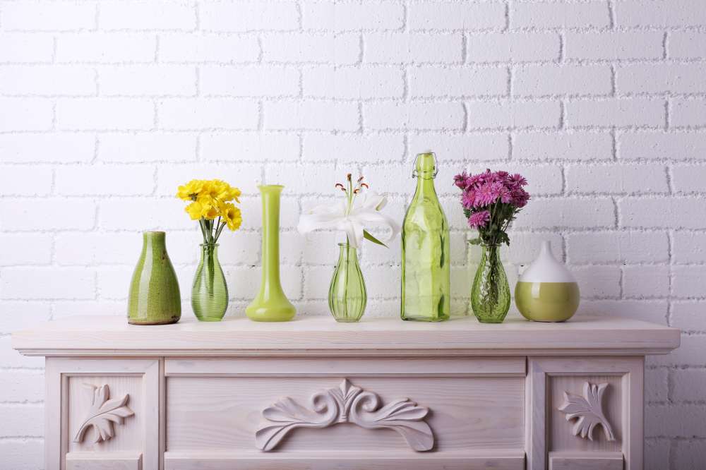 Put fresh flowers on your fireplace shelf is one of many ways to decorate your appliance during summer.