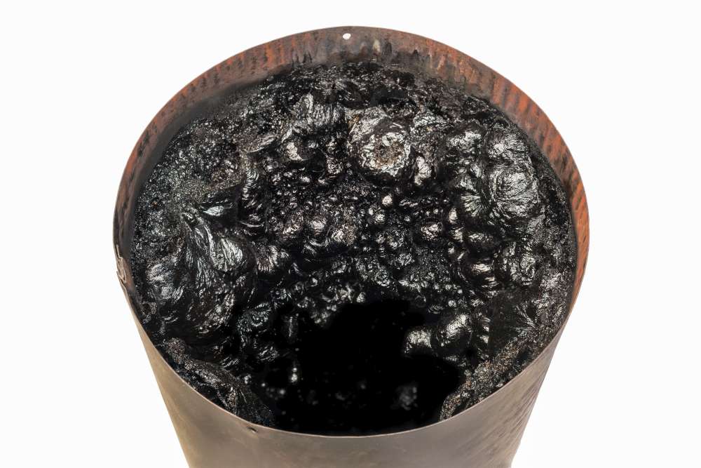 Accumulation of creosote in chimney pipe